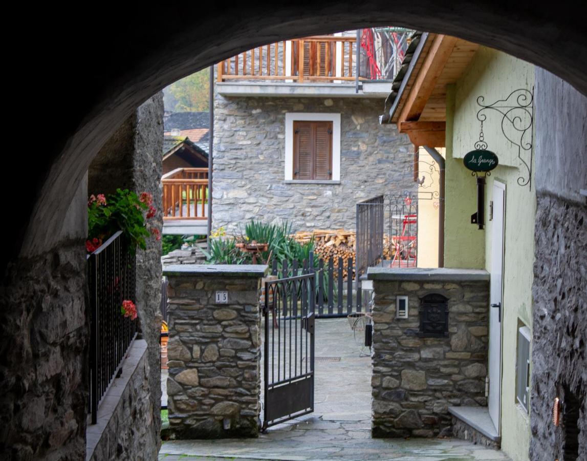 Готель La Grange Aymavilles Екстер'єр фото